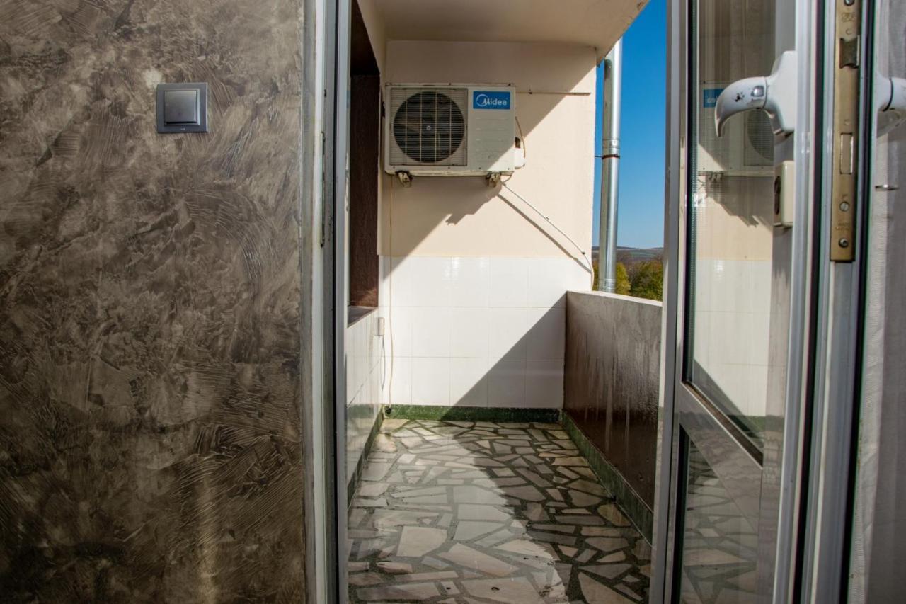 Vilhelmov'S Apartament Lukovit Dış mekan fotoğraf