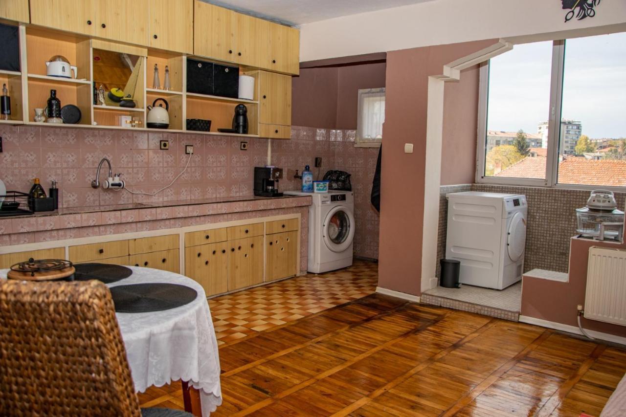 Vilhelmov'S Apartament Lukovit Dış mekan fotoğraf
