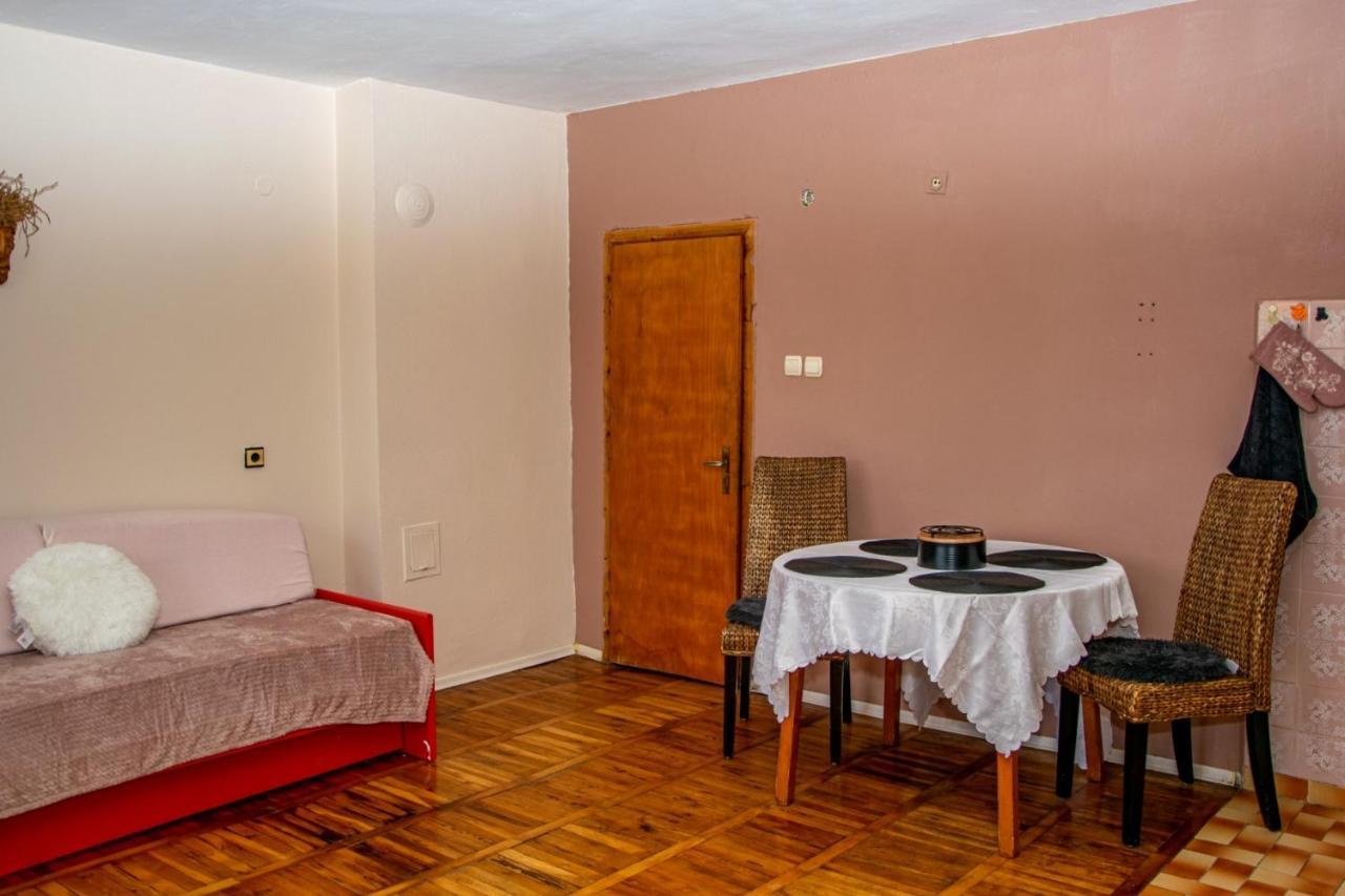 Vilhelmov'S Apartament Lukovit Dış mekan fotoğraf