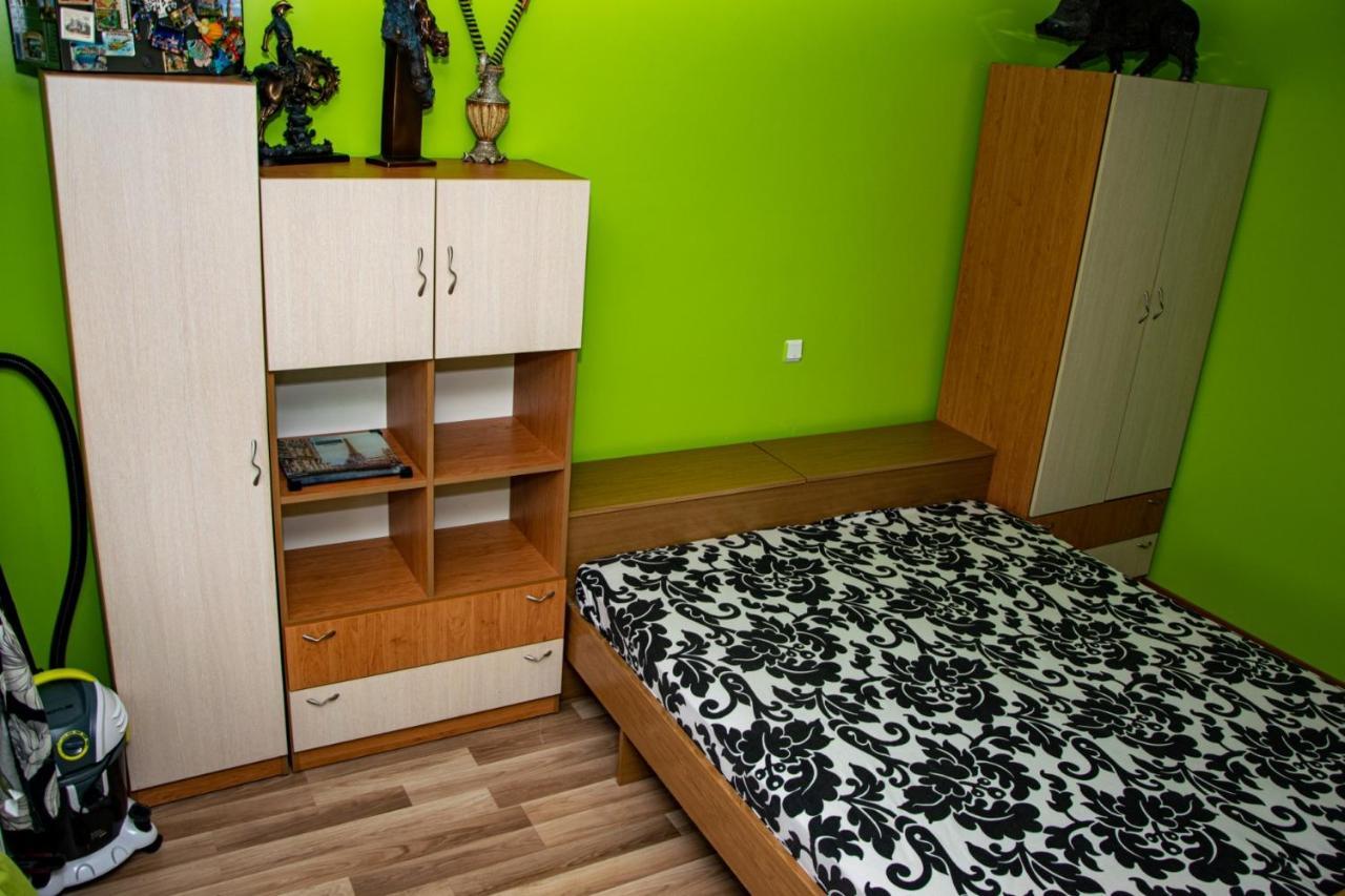 Vilhelmov'S Apartament Lukovit Dış mekan fotoğraf